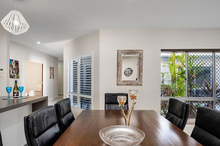 Dining area image 3