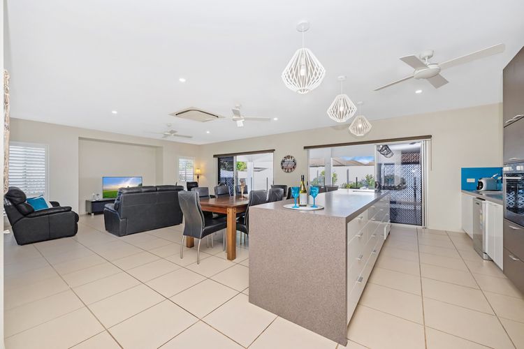 Dining area image 1
