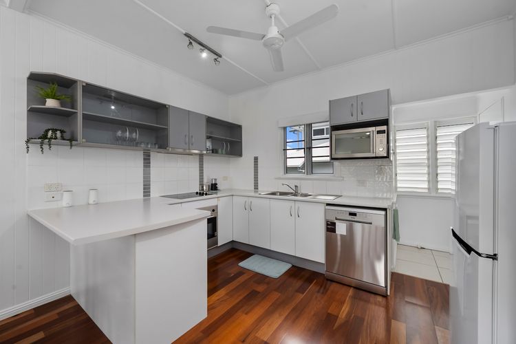 Full kitchen image 1