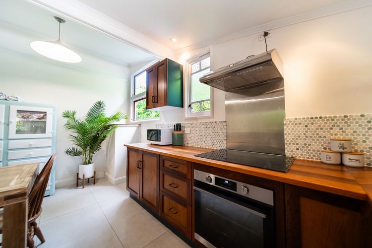 Full kitchen image 2