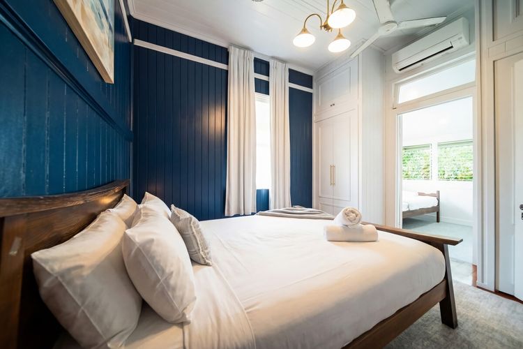 Bedroom 1 image 2
