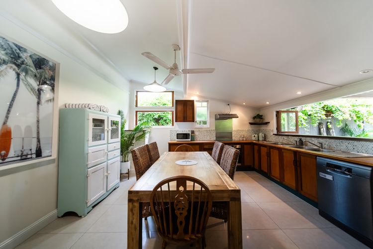Dining area image 1