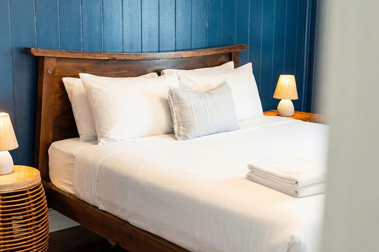 Bedroom 1 image 3