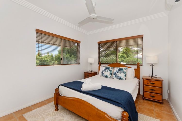 Bedroom 1 image 2