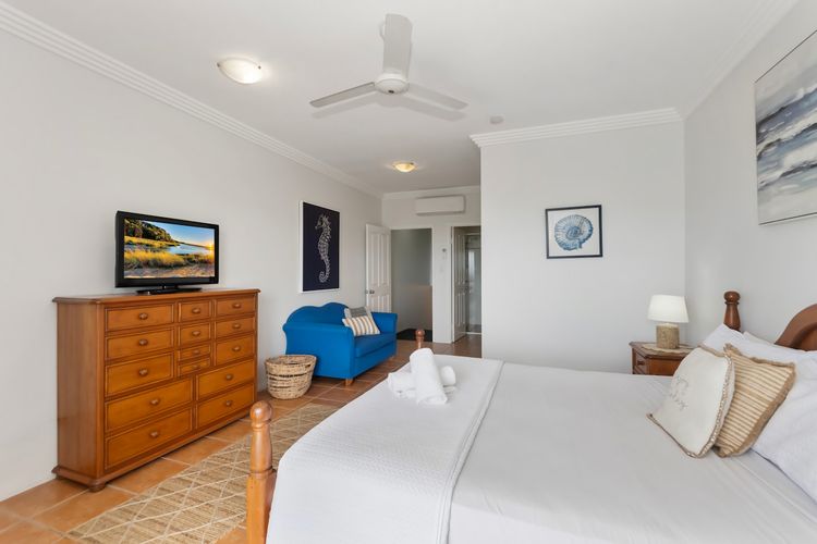 Bedroom 1 image 1