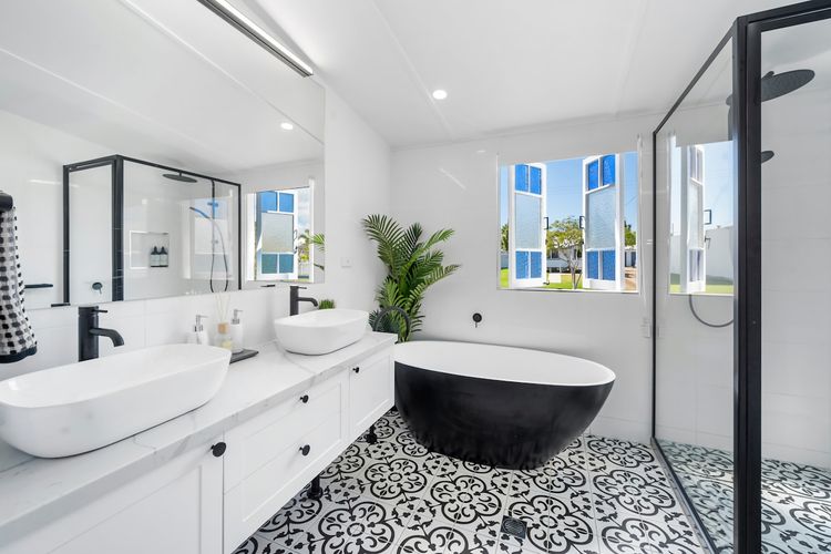 Full bathroom image 1