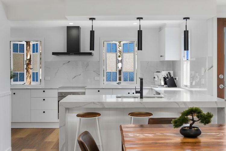 Full kitchen image 1