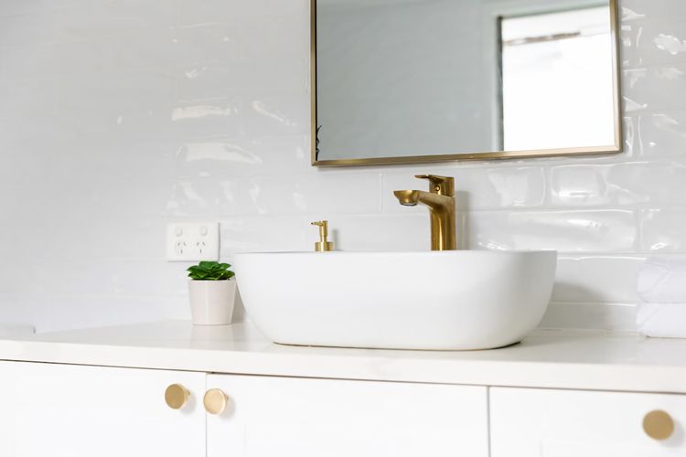 Full bathroom 1 image 2
