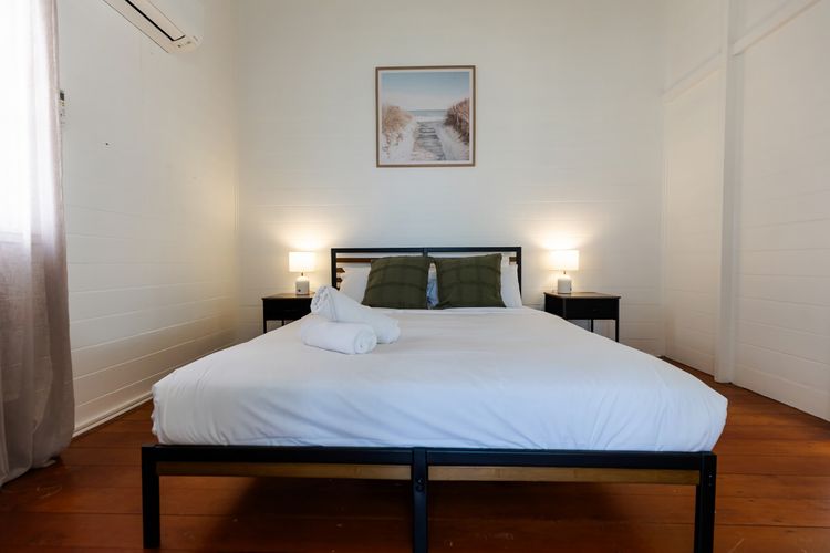 Bedroom 1 image 1