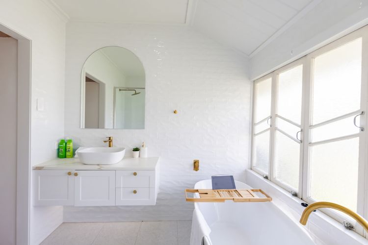 Full bathroom 2 image 1