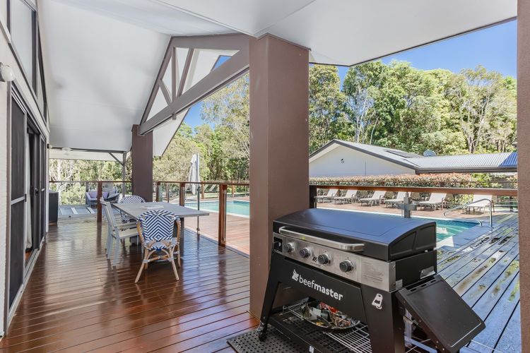 Lennox Coastal Retreat – resort-style home w. pool