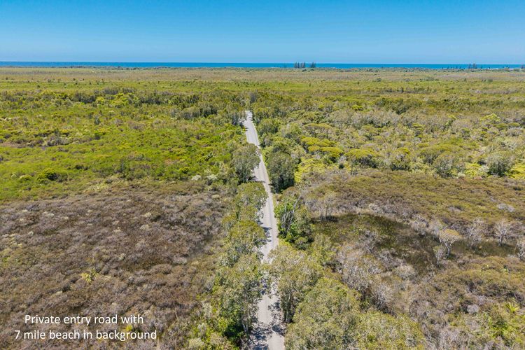 Lennox Coastal Retreat – resort-style home w. pool
