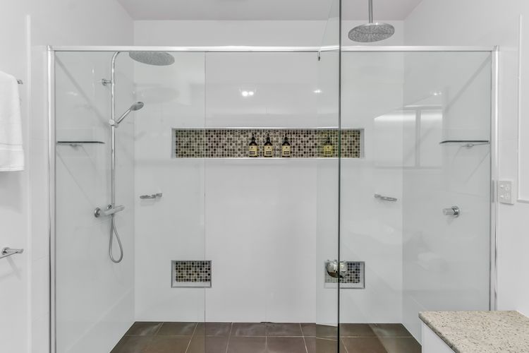 Lennox Coastal Retreat – resort-style home w. pool