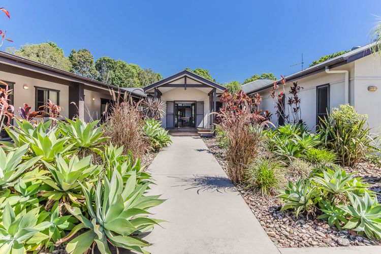 Lennox Coastal Retreat – resort-style home w. pool