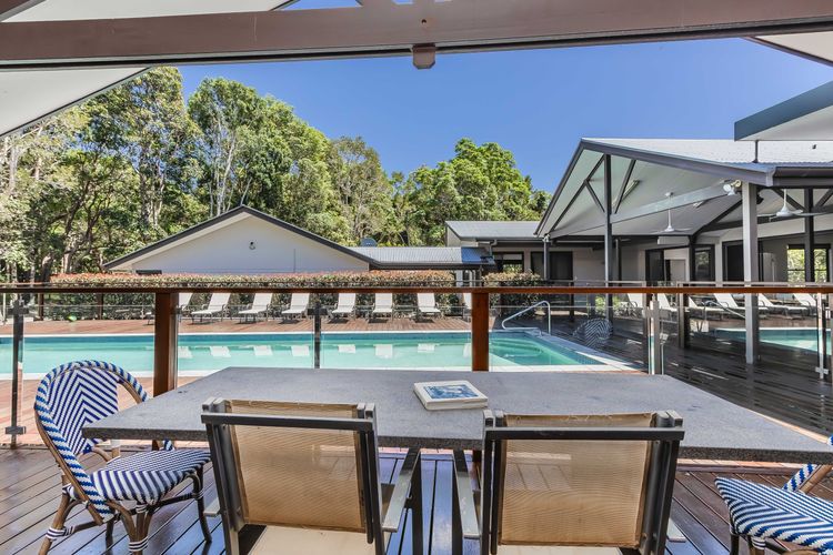 Lennox Coastal Retreat – resort-style home w. pool