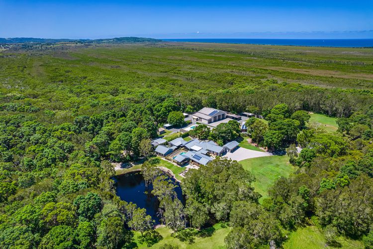 Lennox Coastal Retreat – resort-style home w. pool