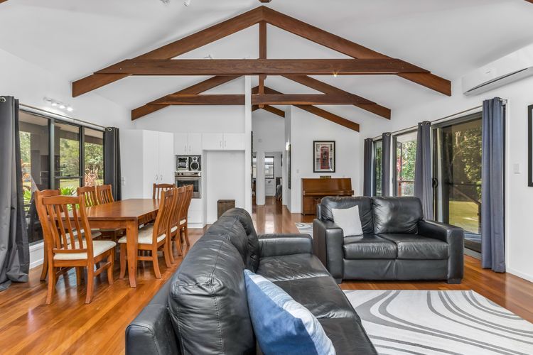 Lennox Coastal Retreat – resort-style home w. pool