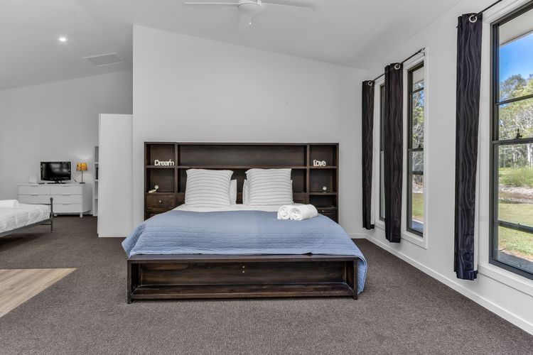 Lennox Coastal Retreat – resort-style home w. pool