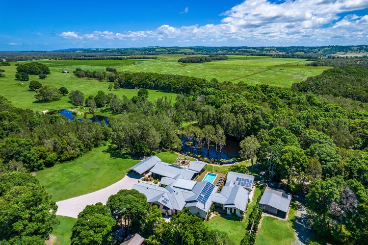 Lennox Coastal Retreat – resort-style home w. pool