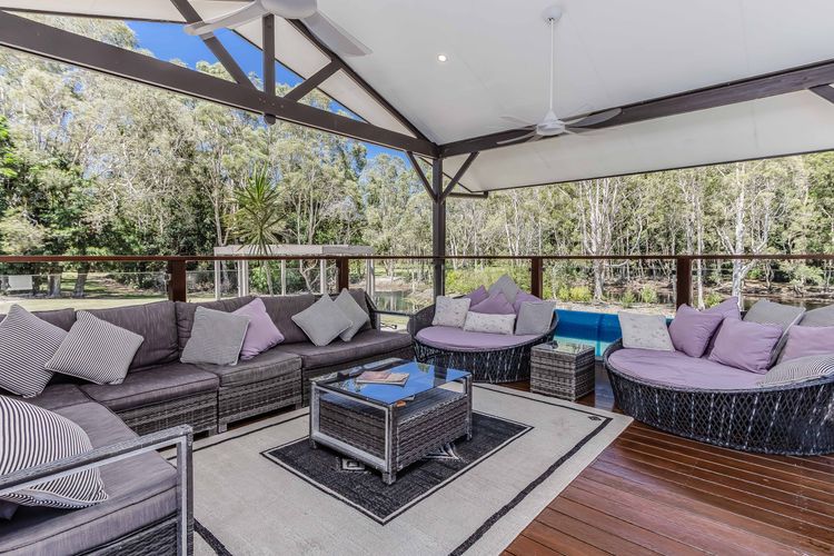 Lennox Coastal Retreat – resort-style home w. pool