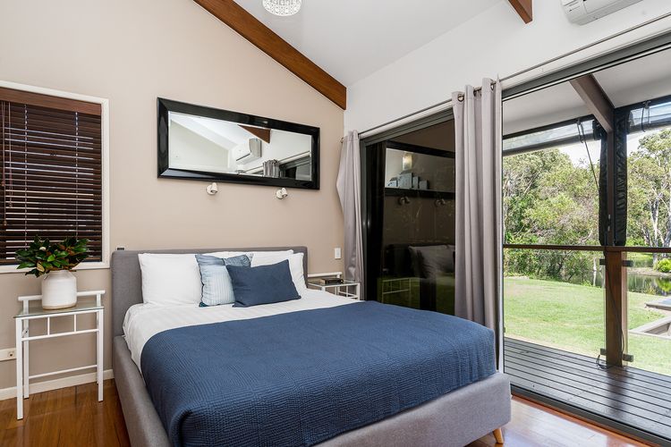 Lennox Coastal Retreat – resort-style home w. pool