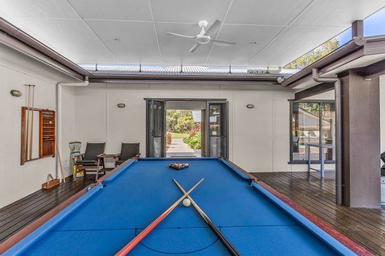 Lennox Coastal Retreat – resort-style home w. pool