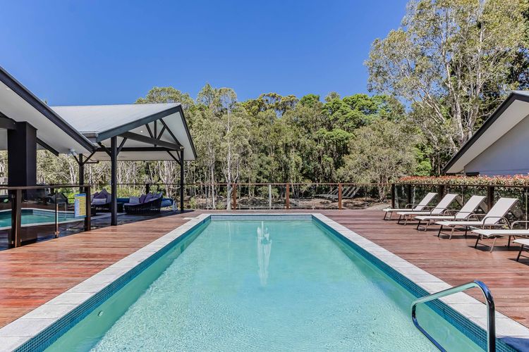 Lennox Coastal Retreat – resort-style home w. pool