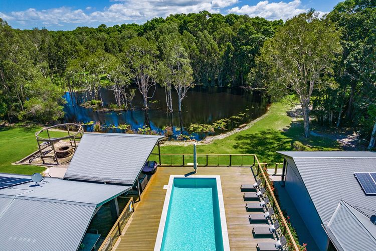 Lennox Coastal Retreat – resort-style home w. pool