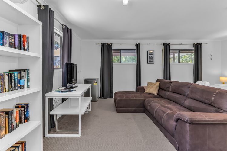 Lennox Coastal Retreat – resort-style home w. pool