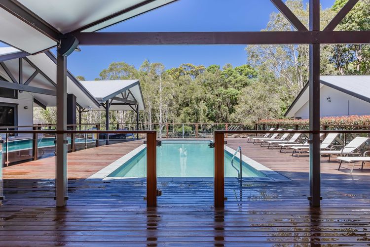 Lennox Coastal Retreat – resort-style home w. pool