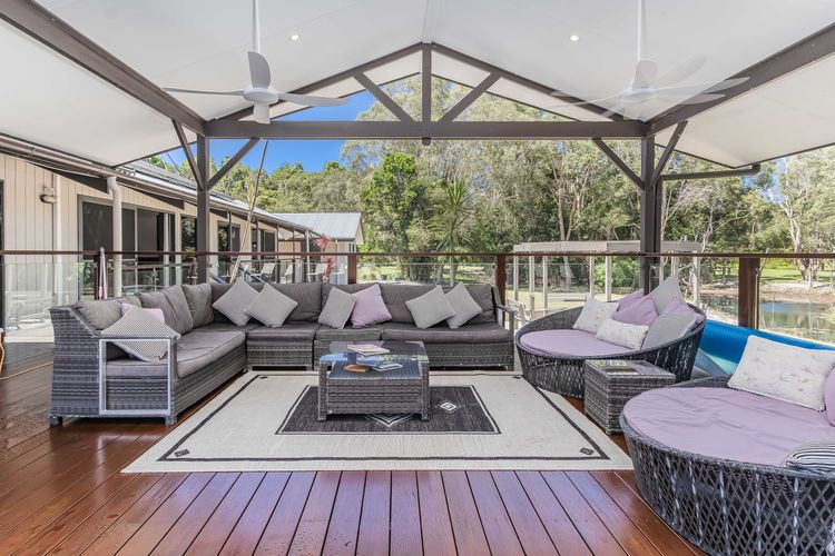 Lennox Coastal Retreat – resort-style home w. pool