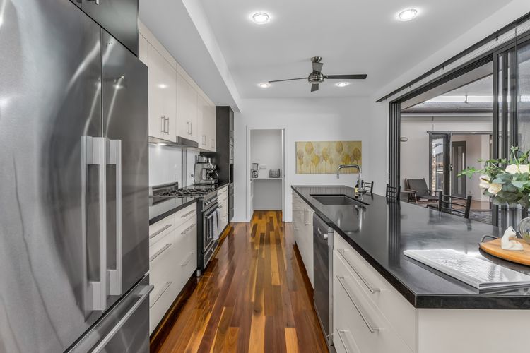 Lennox Coastal Retreat – resort-style home w. pool