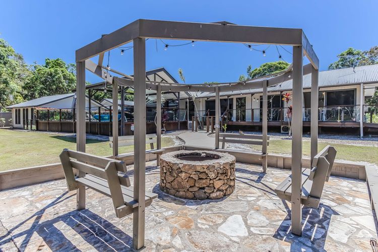 Lennox Coastal Retreat – resort-style home w. pool