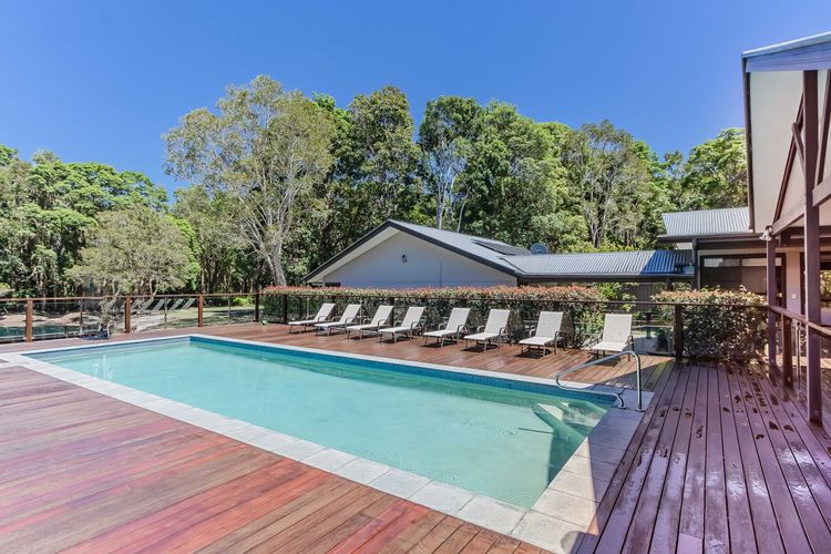 Lennox Coastal Retreat – resort-style home w. pool