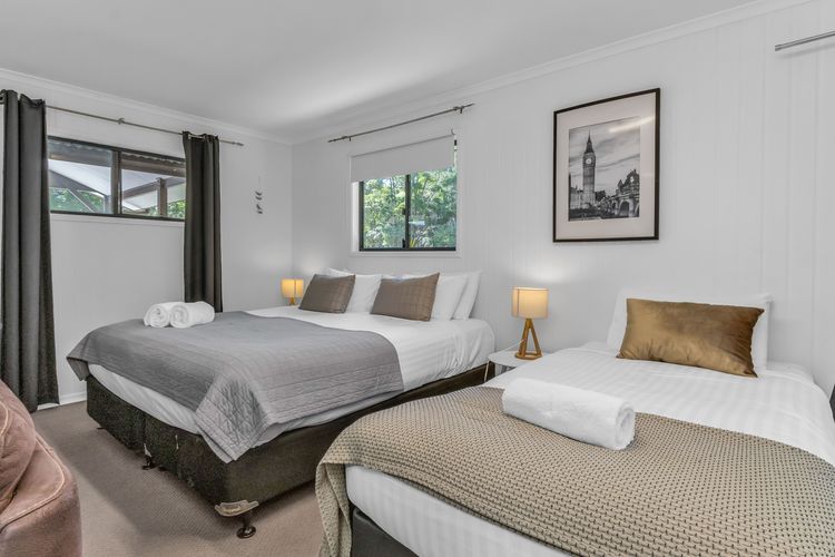 Lennox Coastal Retreat – resort-style home w. pool