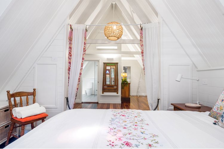 Longhouse – spacious 4 BR Belongil Beach retreat