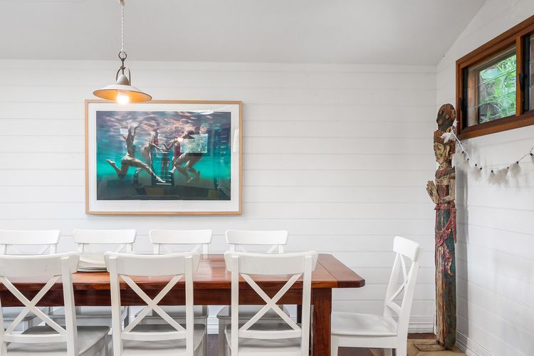 Longhouse – spacious 4 BR Belongil Beach retreat
