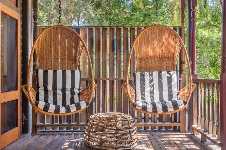 Longhouse – spacious 4 BR Belongil Beach retreat