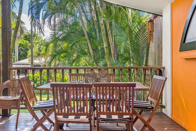 Longhouse – spacious 4 BR Belongil Beach retreat