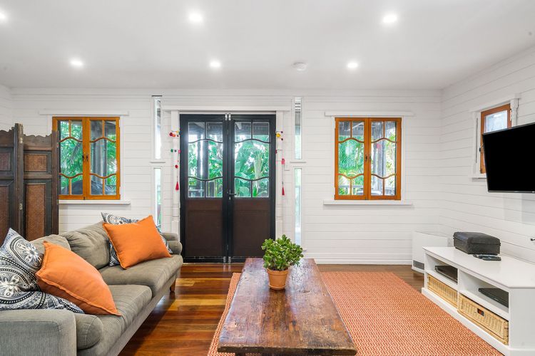 Longhouse – spacious 4 BR Belongil Beach retreat