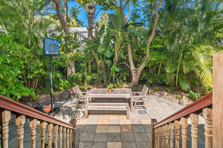 Longhouse – spacious 4 BR Belongil Beach retreat