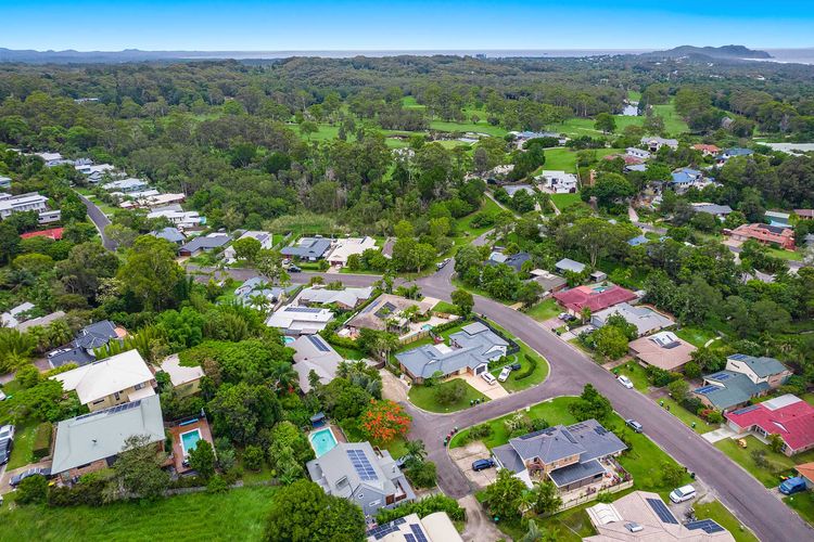 Mulivista – spacious home with ocean views & pool