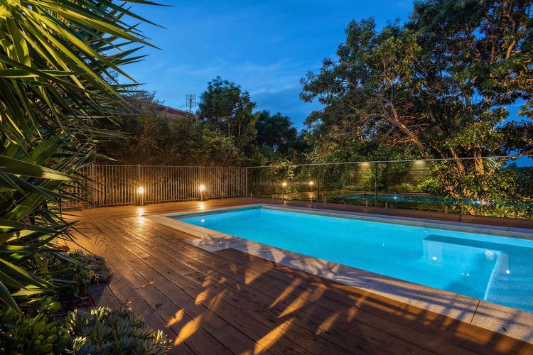 Mulivista – spacious home with ocean views & pool