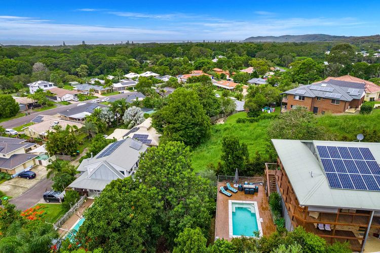 Mulivista – spacious home with ocean views & pool