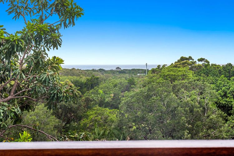 Mulivista – spacious home with ocean views & pool