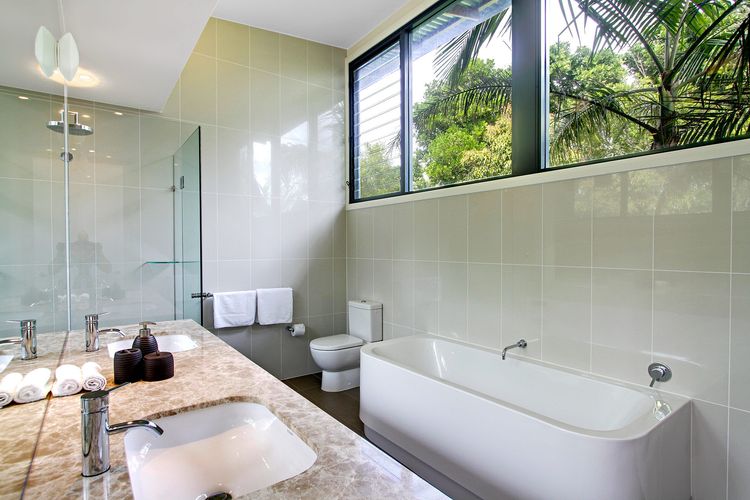 Ocean View at Kiah – near Belongil Beach with pool