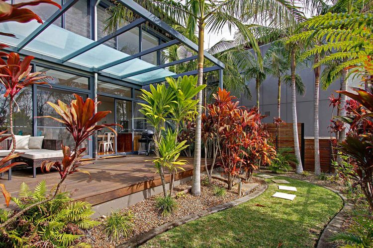 Ocean View at Kiah – near Belongil Beach with pool