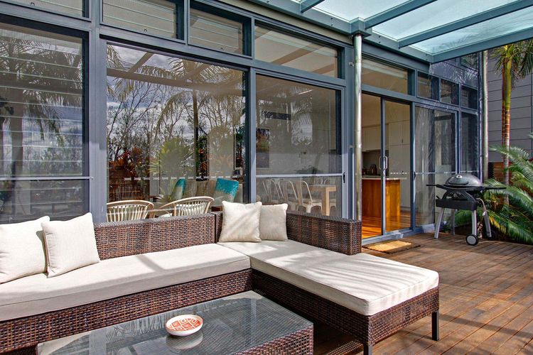 Ocean View at Kiah – near Belongil Beach with pool