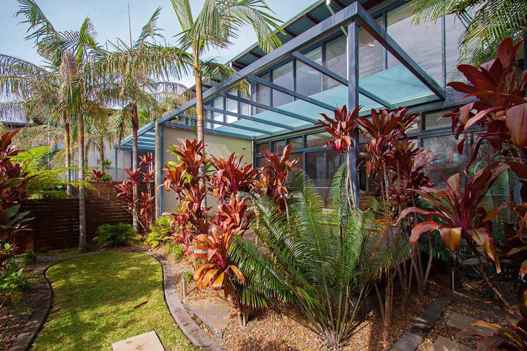 Ocean View at Kiah – near Belongil Beach with pool