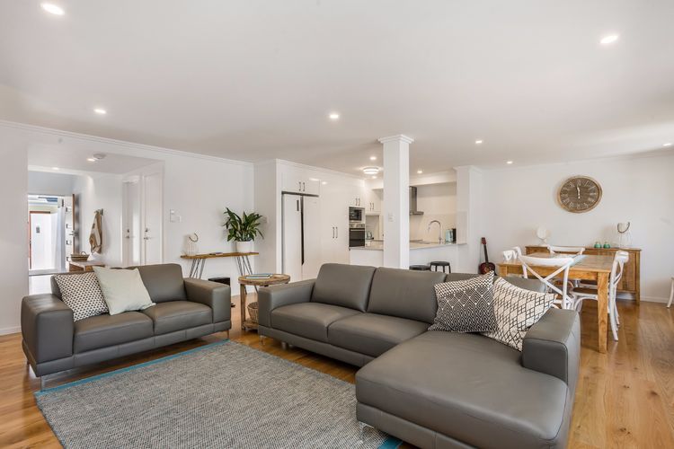 Ocean Walk – villa with pool near Main Beach